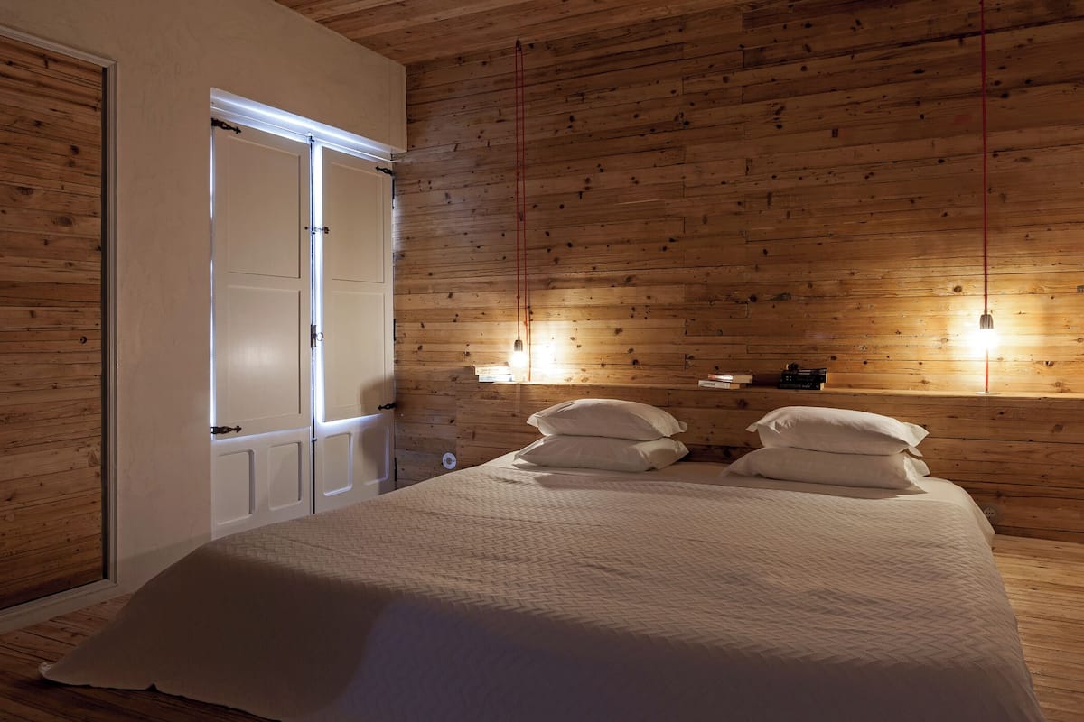 Premium Suite | 1 bedroom, down comforters, minibar, in-room safe
