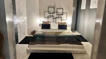 Suíte luxo | 1 quarto, edredons de pluma, frigobar, cofres nos quartos