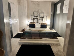 Deluxe Suite | 1 bedroom, down comforters, minibar, in-room safe