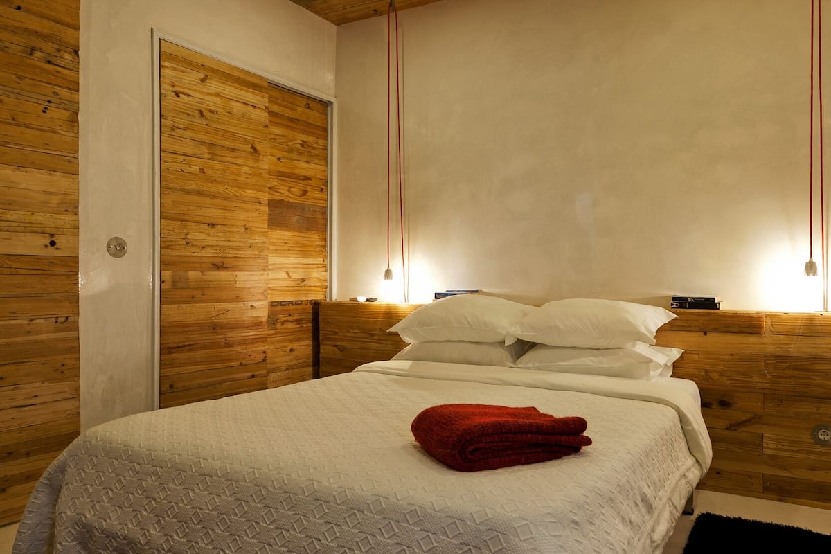 1 habitación, edredón, minibar y caja de seguridad en la habitación