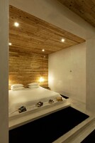 羽绒被、迷你吧、客房内保险箱、免费 WiFi