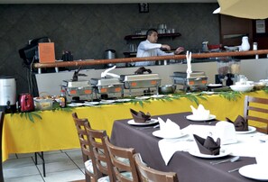 包含每日自助早餐