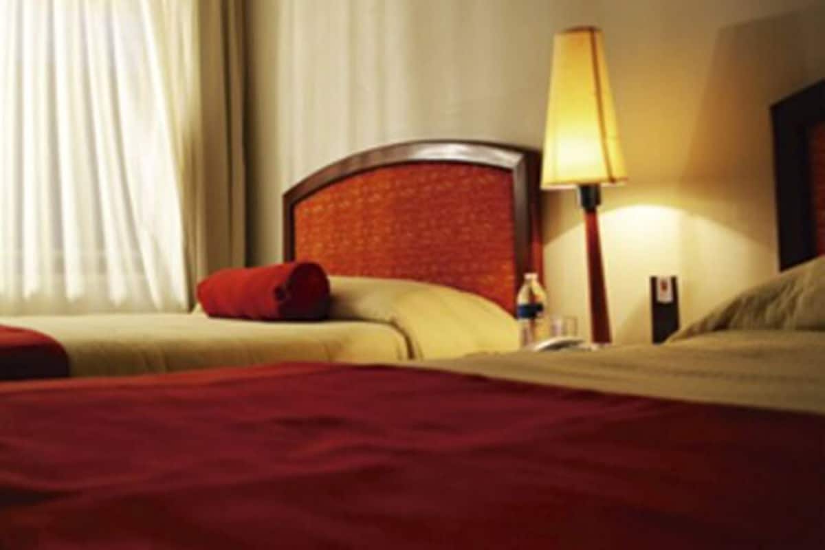 Brankas, setrika/meja setrika, Wi-Fi gratis, dan seprai linen