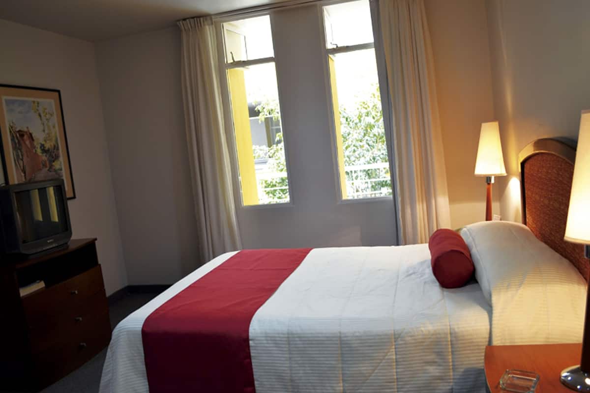 Standard Room, 1 Double Bed | In-room safe, iron/ironing board, free WiFi, bed sheets