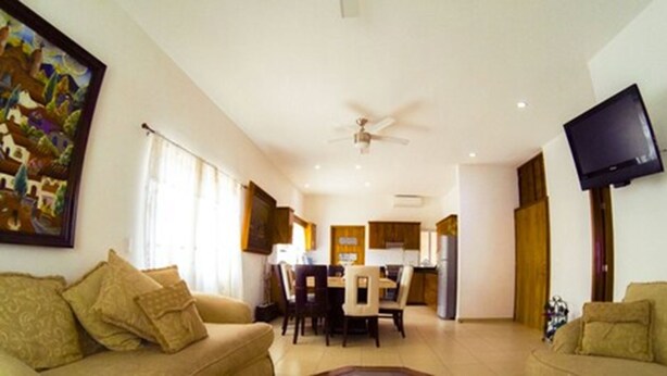Vila Mewah, 2 kamar tidur, dapur | Area keluarga | TV layar datar