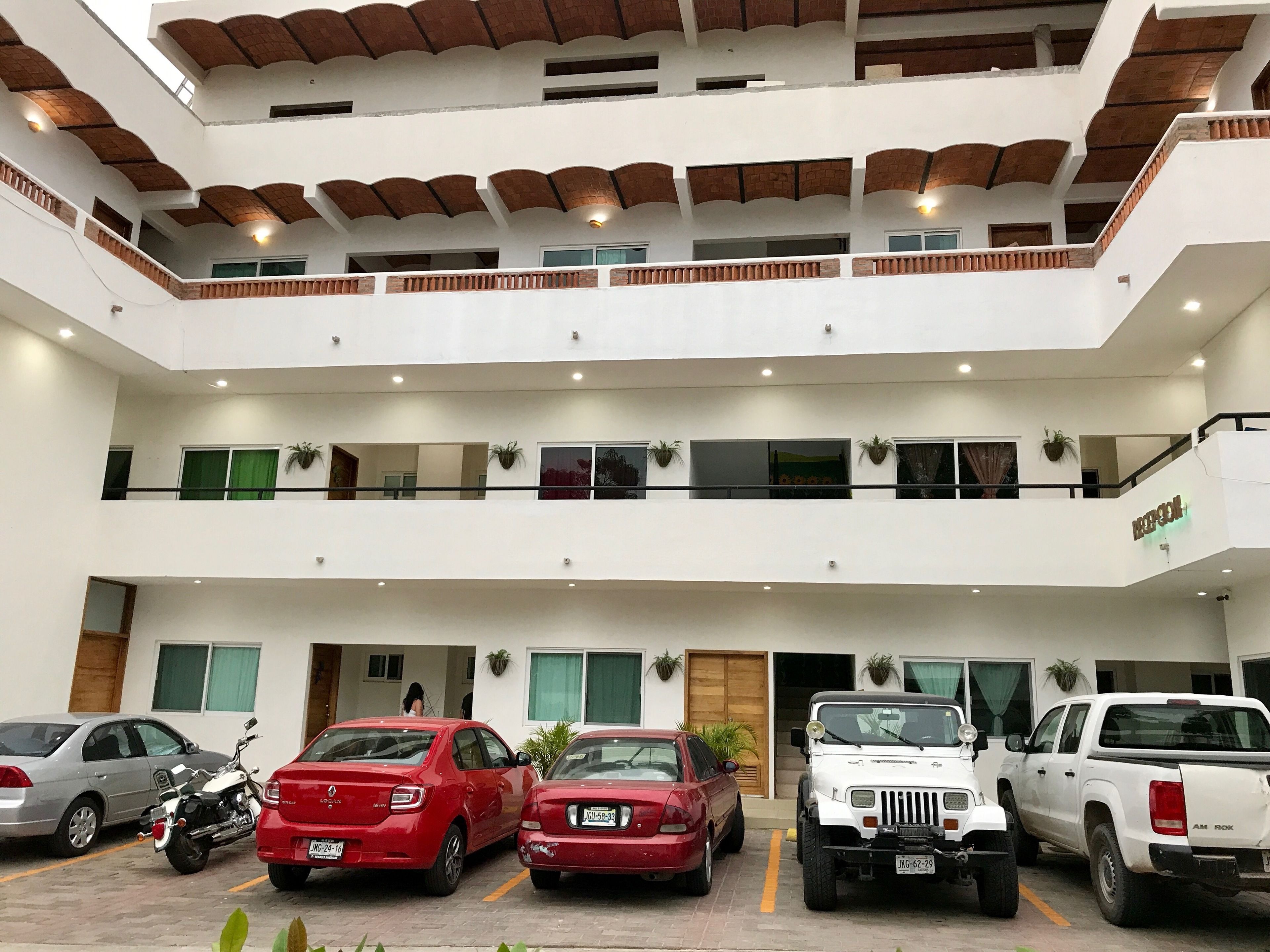 Vista frontal de la propiedad