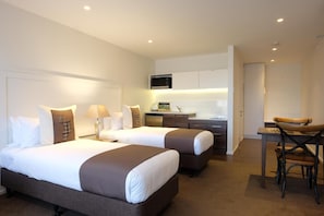 Premium bedding, down comforters, pillowtop beds, desk - West Meadows Motel (Wanaka)