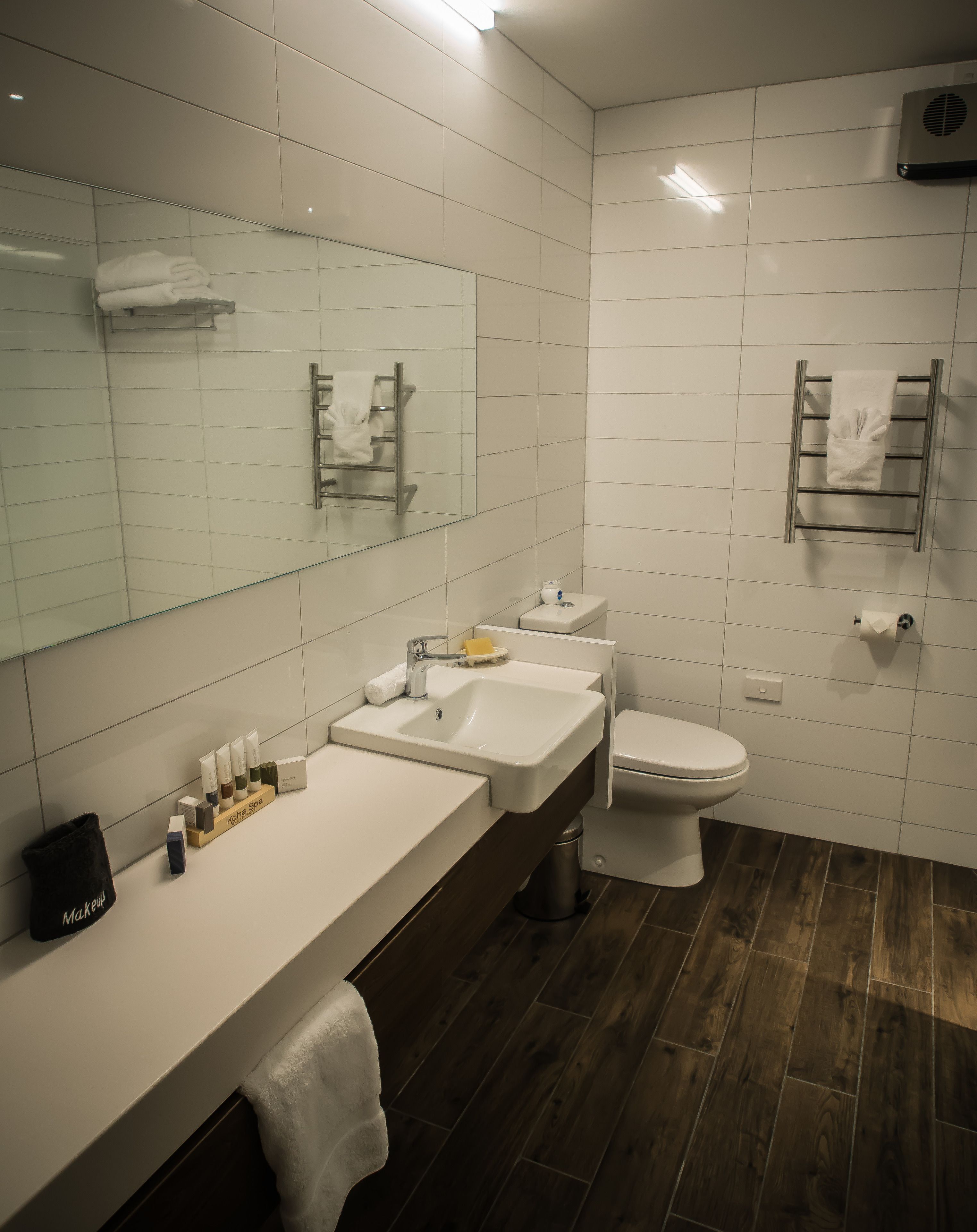 Shower, rainfall showerhead, free toiletries, hair dryer