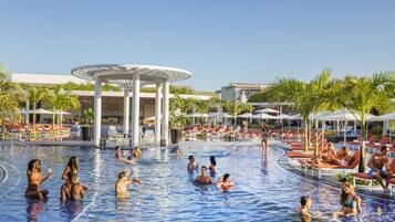 9 outdoor pools, pool umbrellas, pool loungers