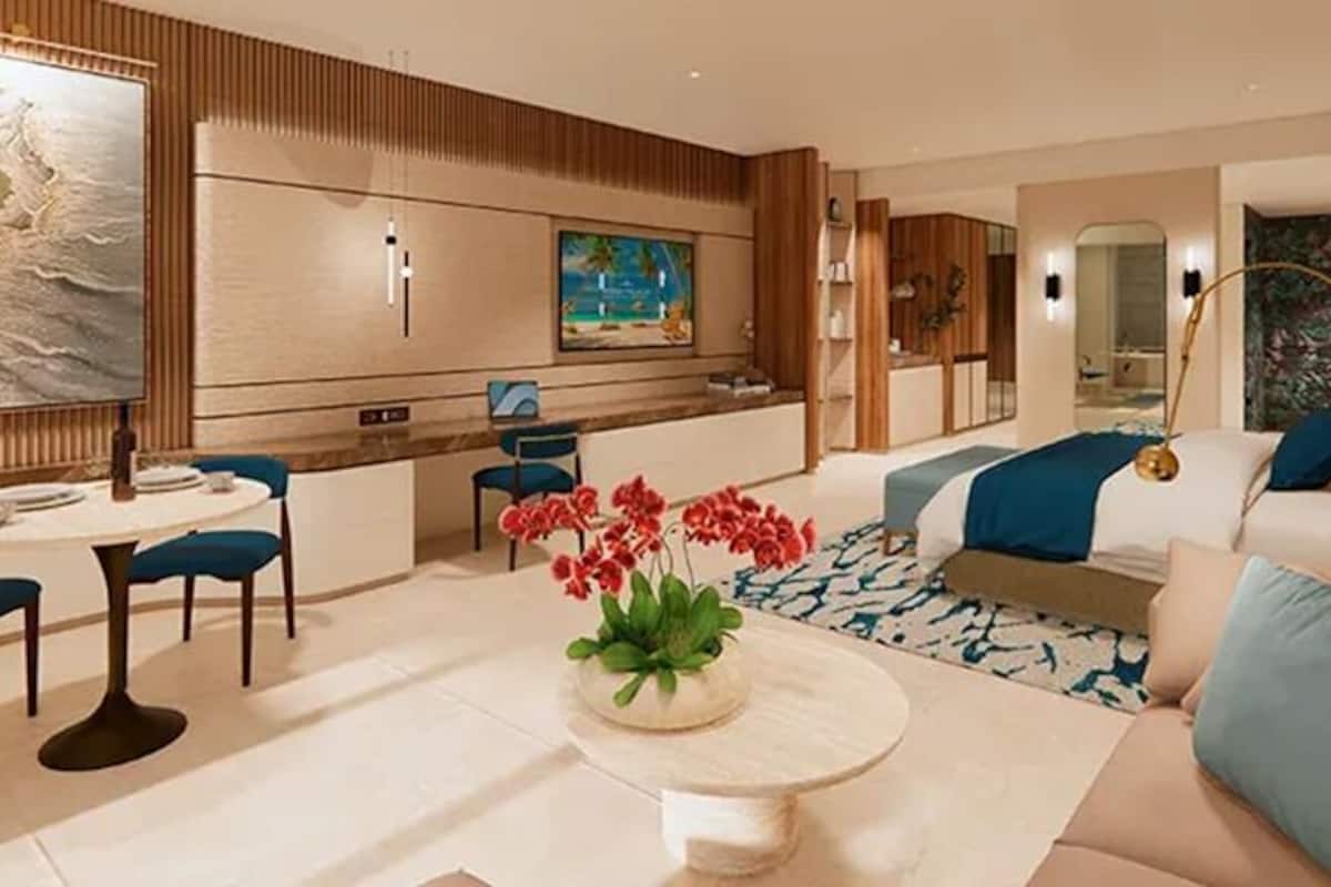 Premium bedding, free minibar, in-room safe, desk