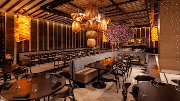 12 restaurants, breakfast, lunch, dinner served; Italian cuisine