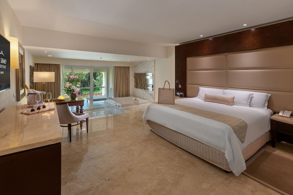 Grand Honeymoon Suite - King Size Bed | 1 slaapkamer, luxe beddengoed, een gratis minibar, een kluis op de kamer