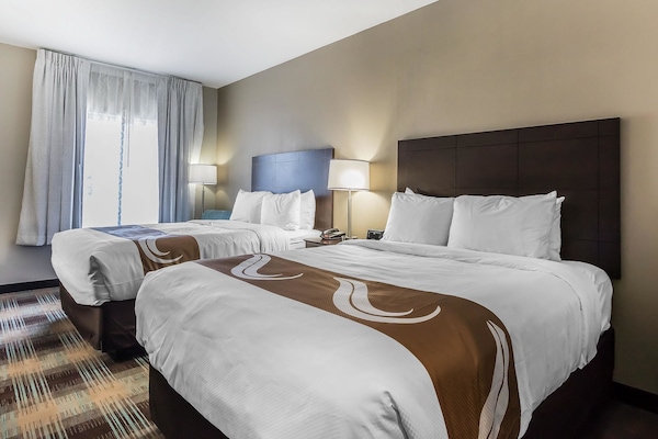 Habitación estándar, 2 camas de matrimonio, no fumadores | Wifi gratis y ropa de cama