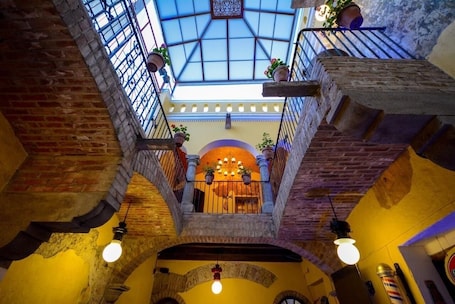 Breakfast and dinner served . Hotel Posada XVII