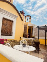 Perhesviitti, 2 makuuhuonetta, kylpyamme, kaupunkinäköala | Terassi/patio