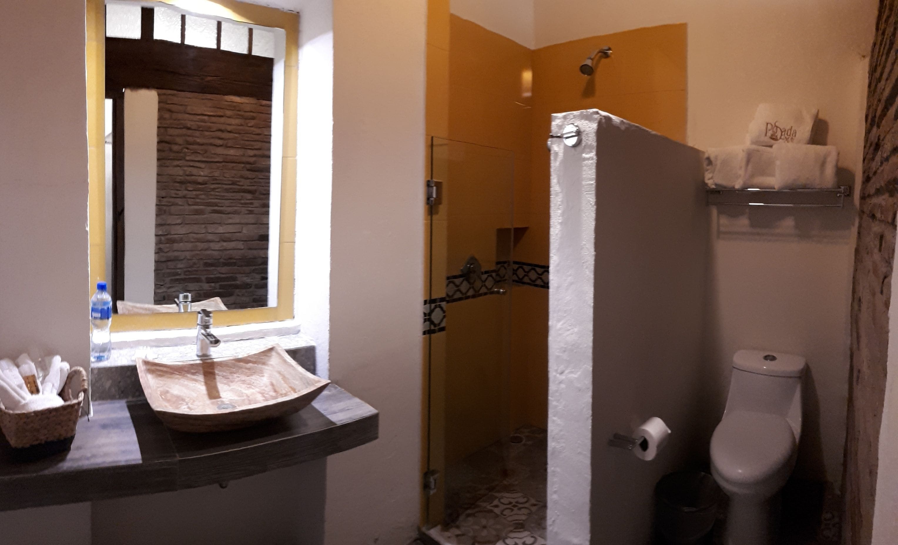 el tapanco | bathroom | shower, free toiletries, towels