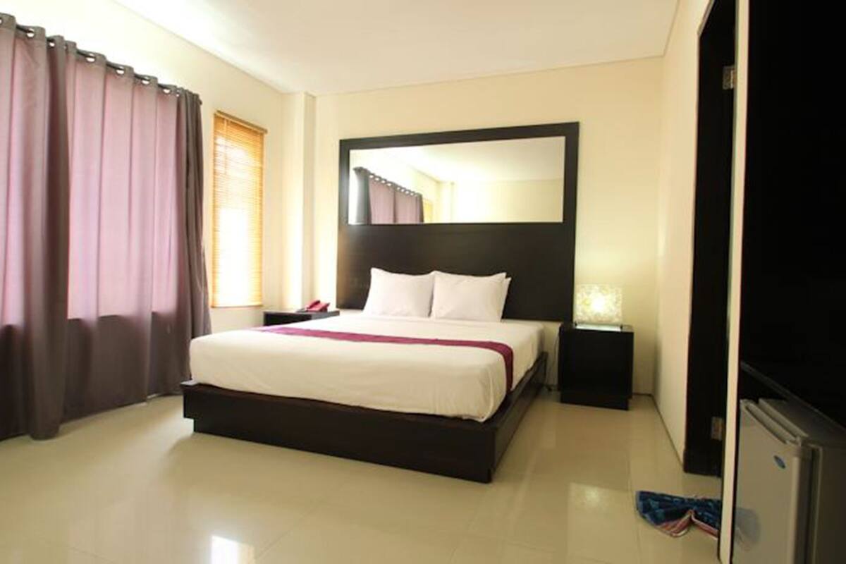 in-room safe, desk, soundproofing