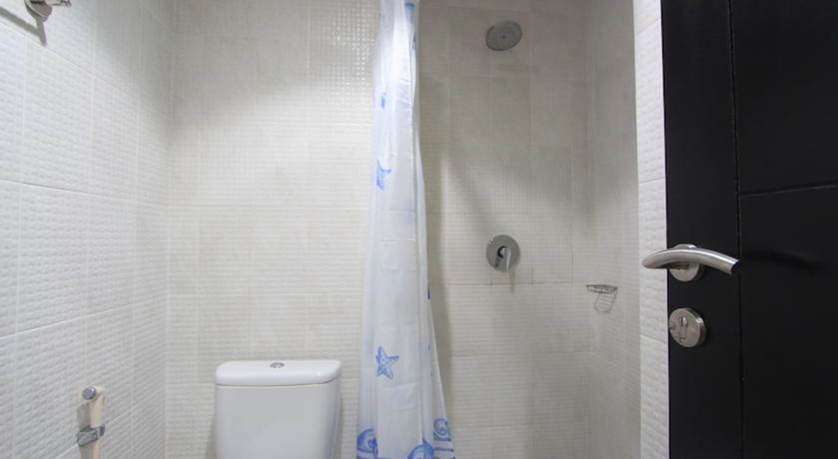 free toiletries, towels