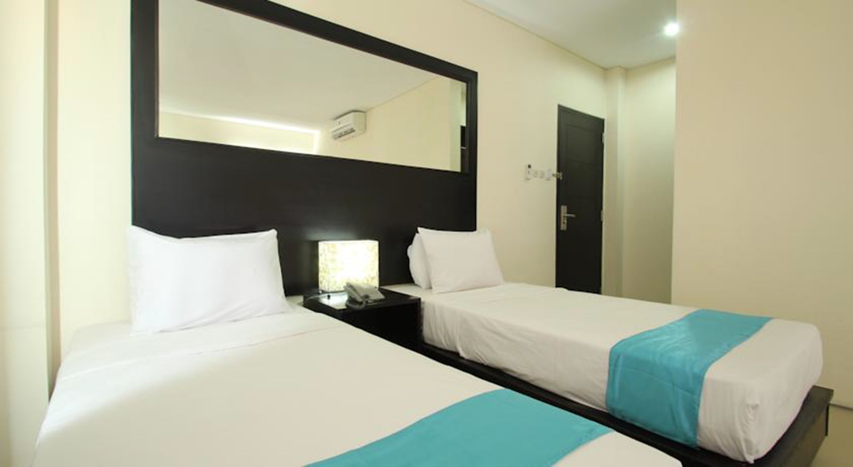 in-room safe, desk, soundproofing