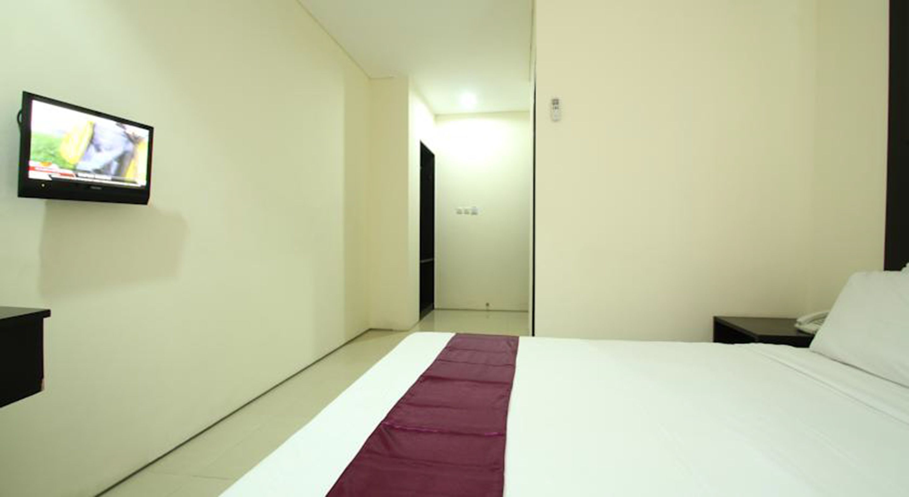 in-room safe, desk, soundproofing