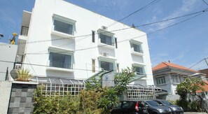 Vista frontal de la propiedad