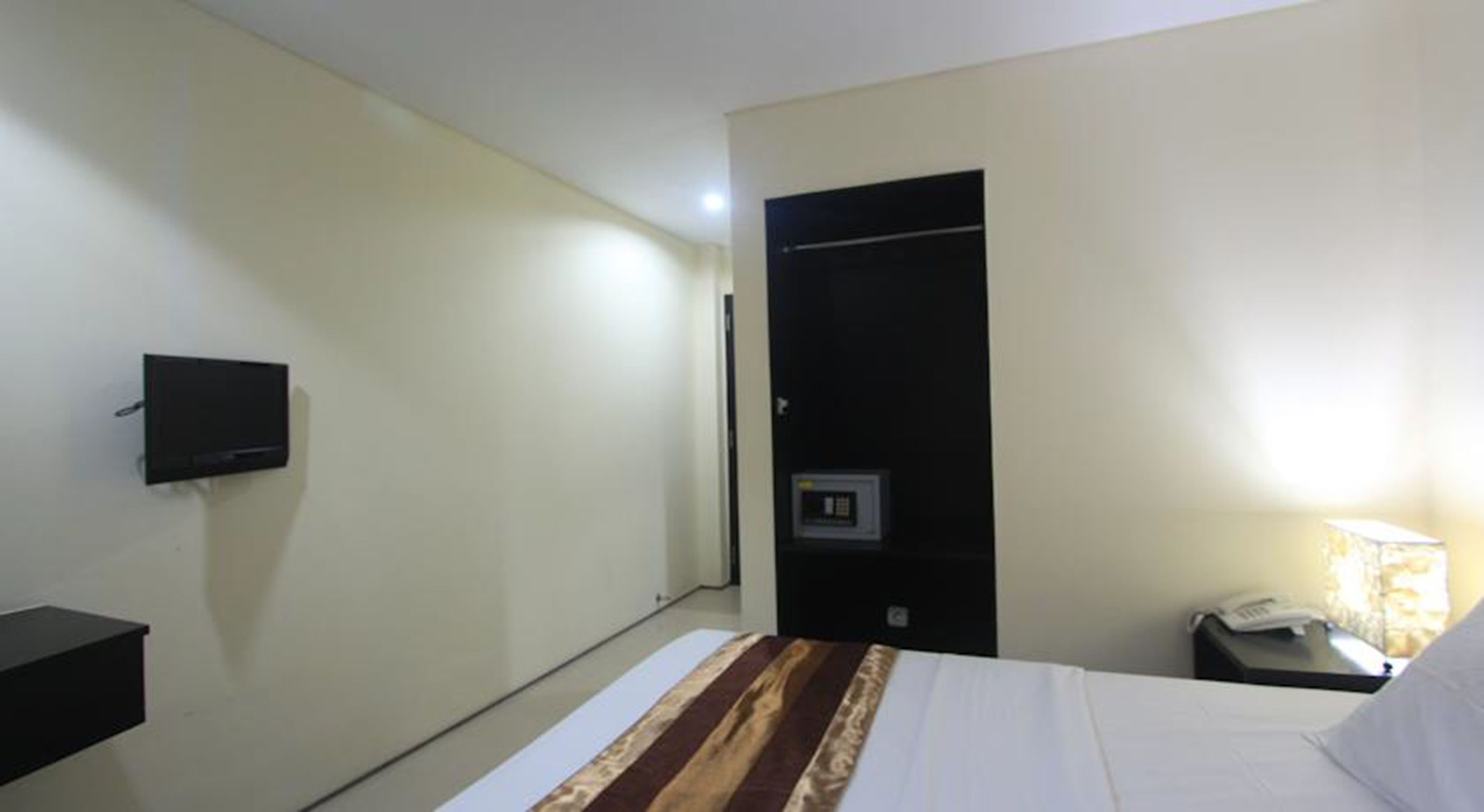 in-room safe, desk, soundproofing