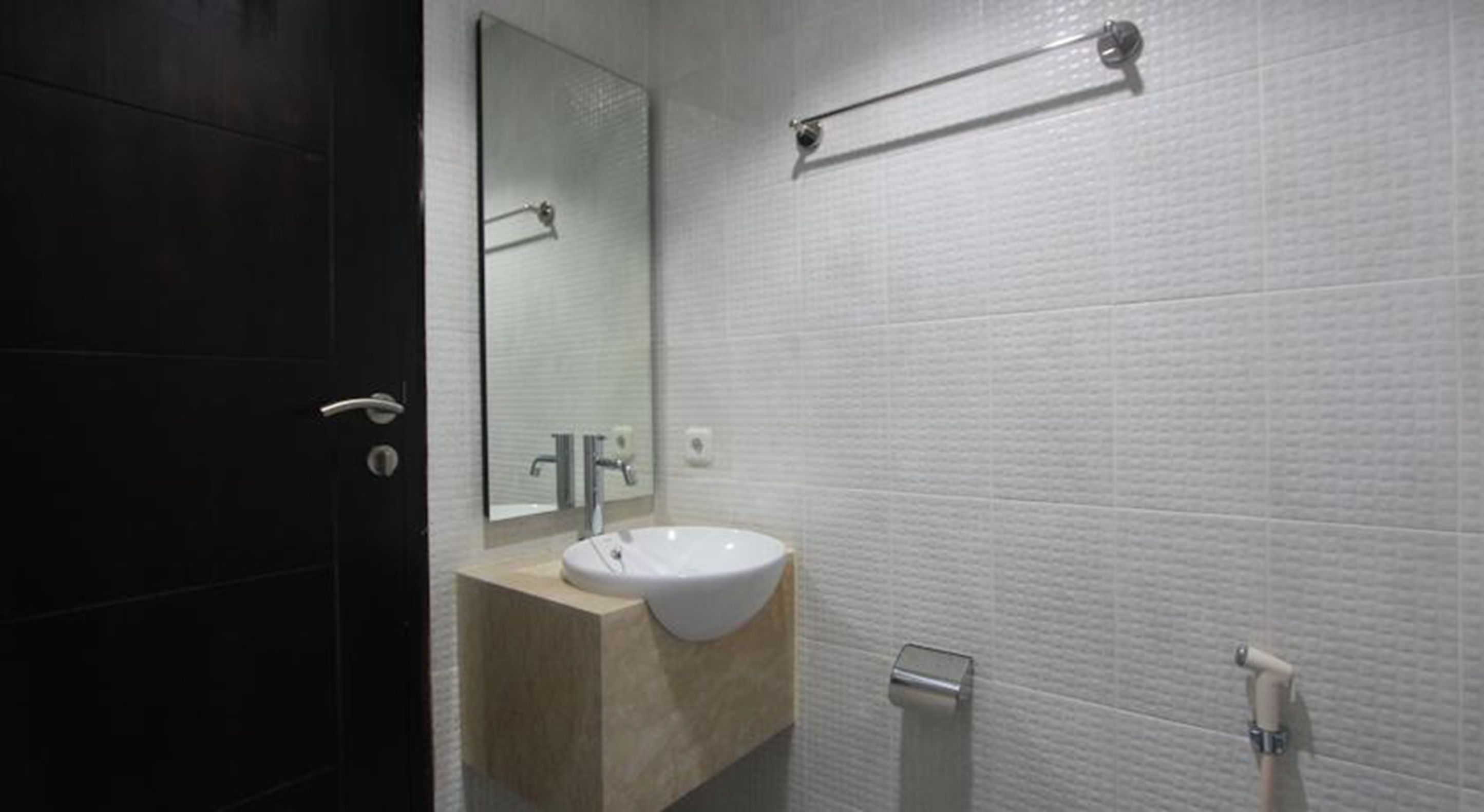 free toiletries, towels