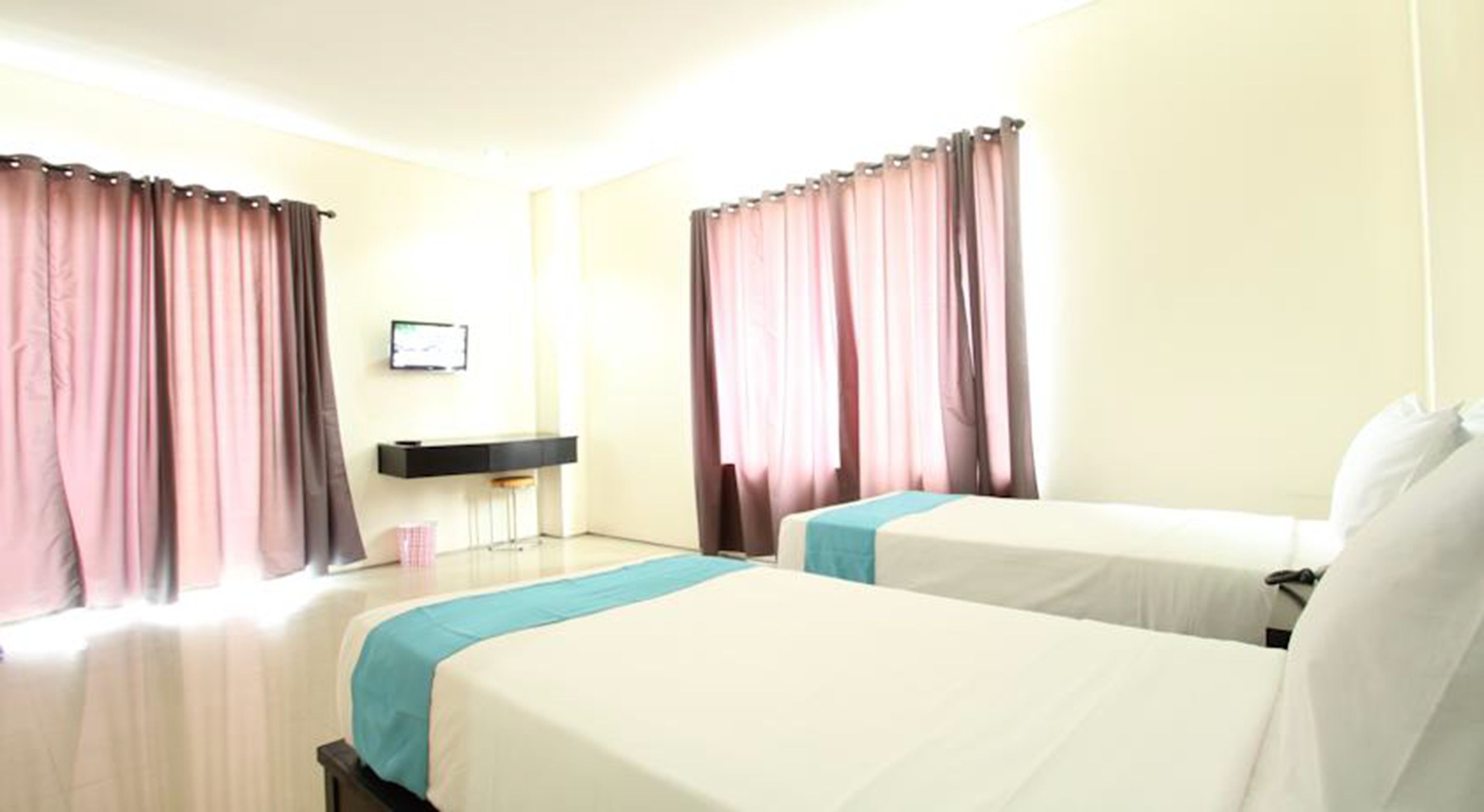 in-room safe, desk, soundproofing