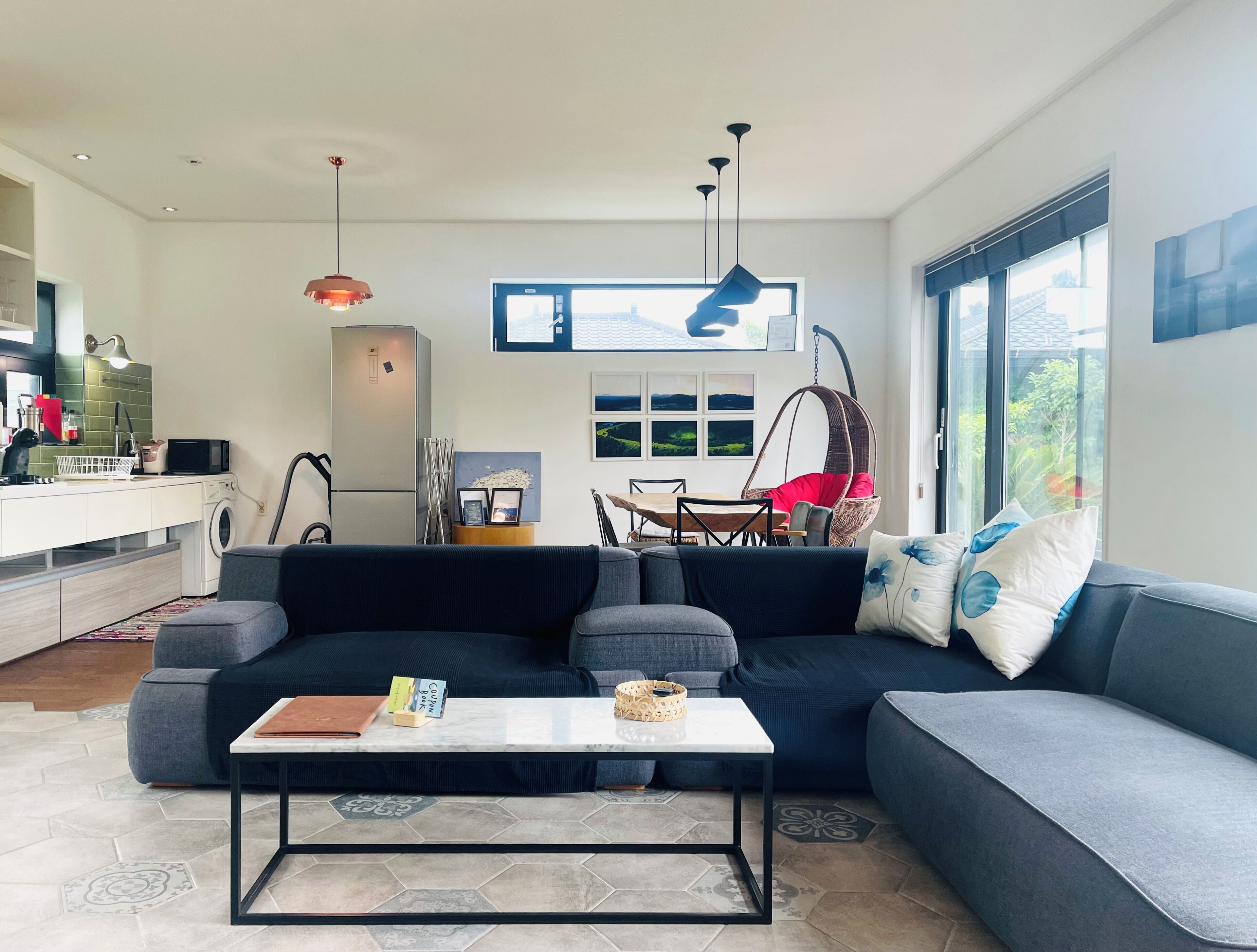 Villa, 2 habitaciones (Mendorong) | Área de sala de estar | Televisión de pantalla plana 