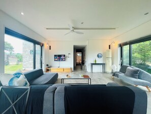 Villa, 2 Bedrooms (Mendorong) | Living area | Flat-screen TV - Casa Bonbon (Jeju City)