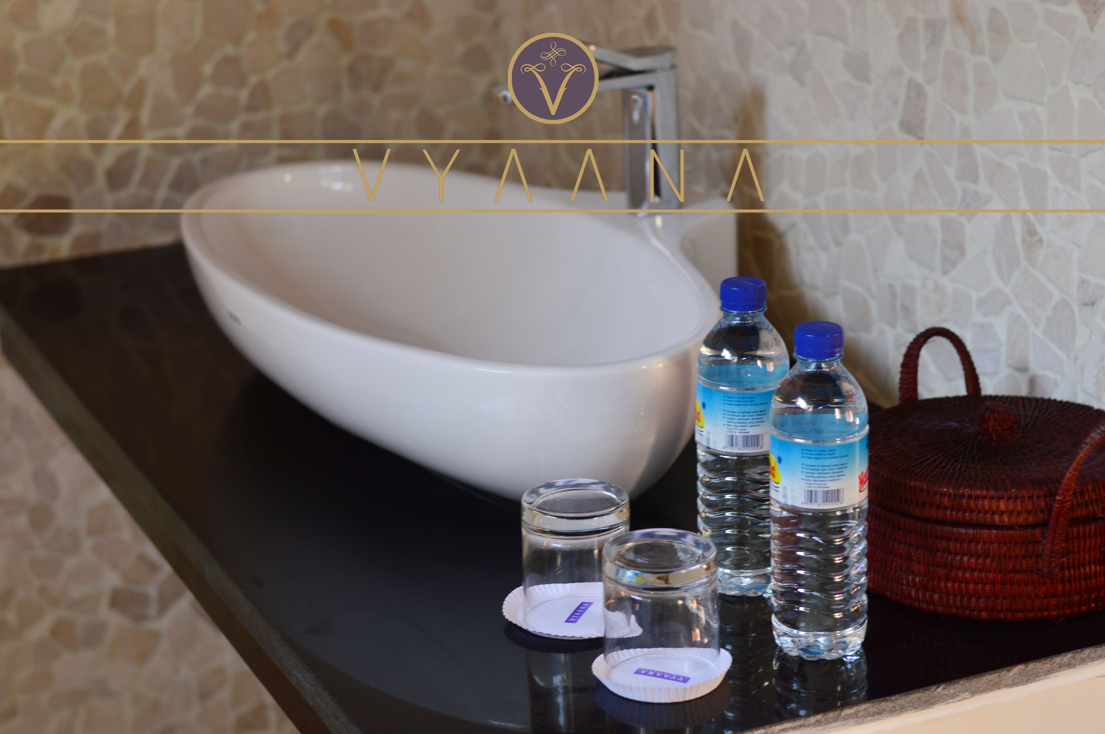 deluxe double room | bathroom sink