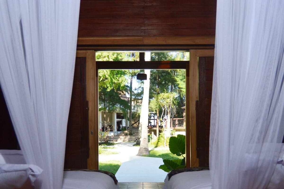 deluxe double room | minibar, in-room safe, desk, blackout curtains