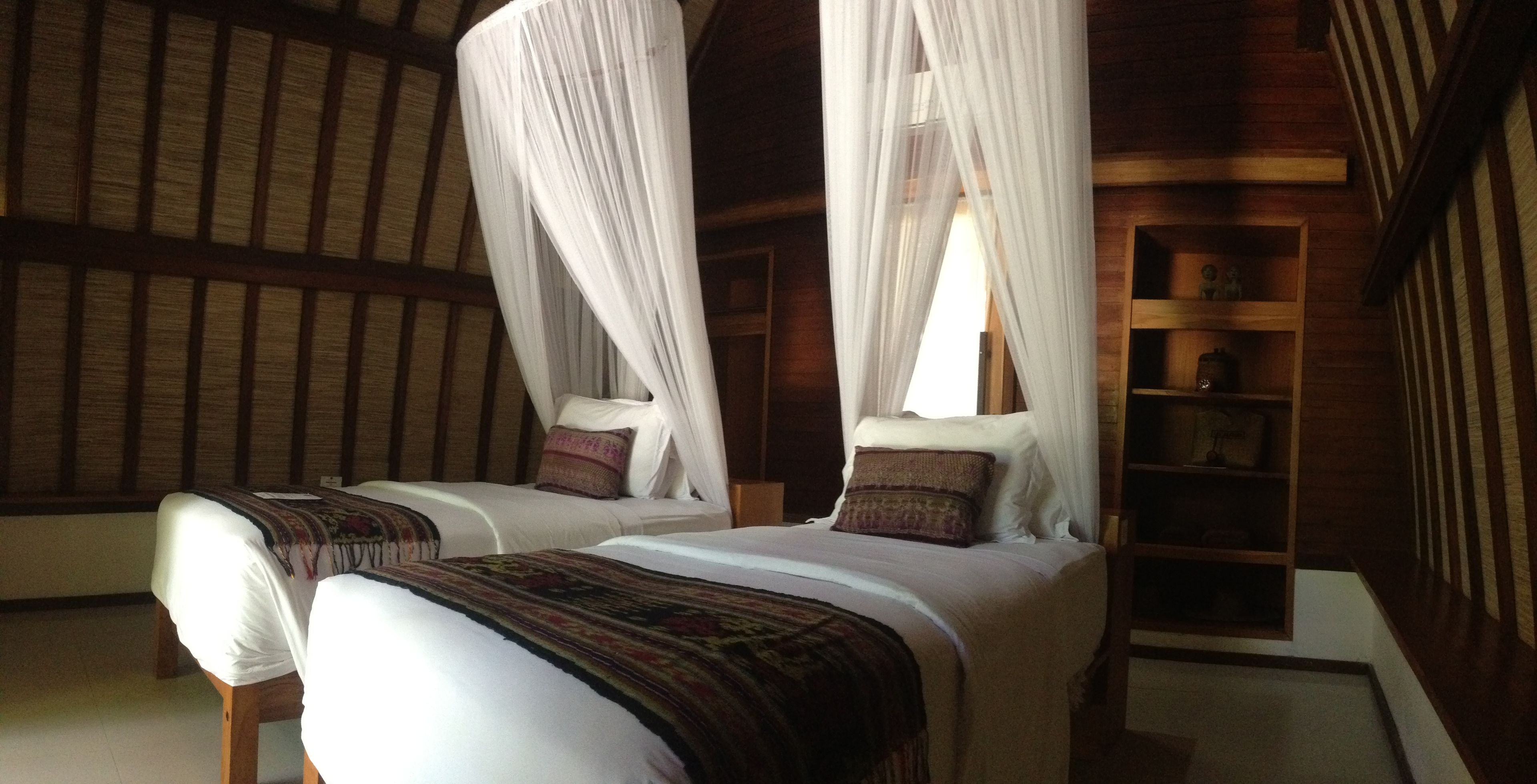 deluxe twin room | minibar, in-room safe, desk, blackout curtains