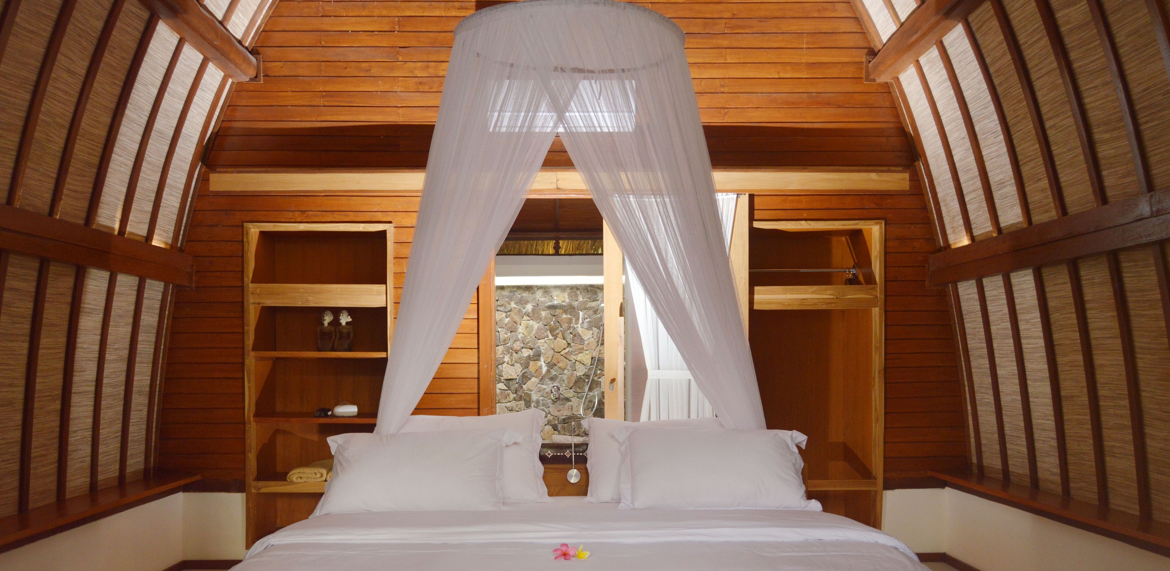 deluxe double room | minibar, in-room safe, desk, blackout curtains