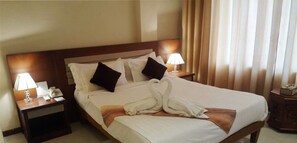 Minibar, desk, free WiFi