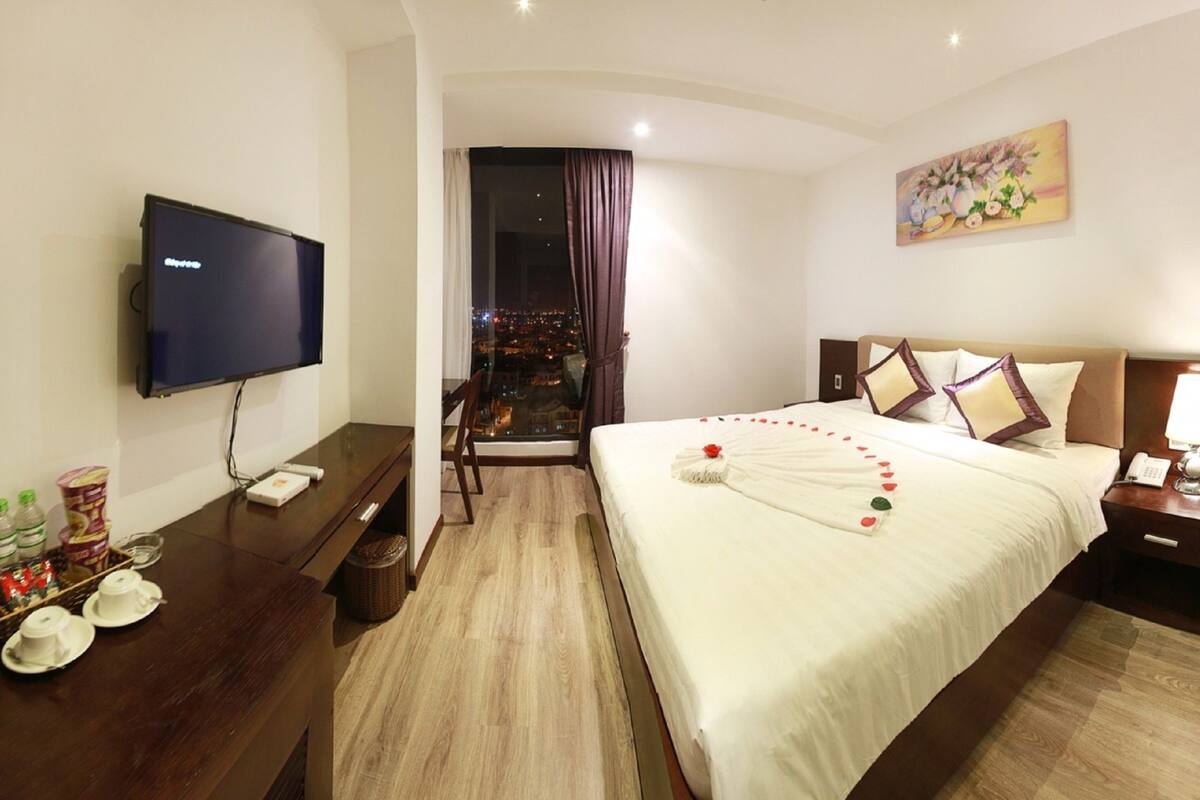 Premium bedding, pillow-top beds, free minibar items, in-room safe