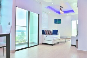 Owners Suite with Spa Bath | View from room