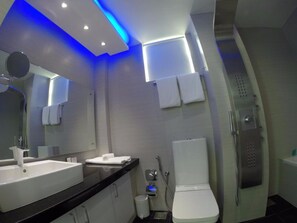 Combined shower/tub, free toiletries, hair dryer, bathrobes