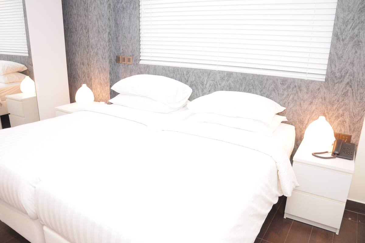 1 quarto, roupas de cama premium, frigobar, cofres nos quartos