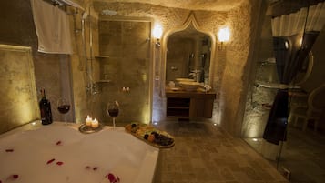 Exclusive Cave Suite | Premium bedding, in-room safe, individually decorated