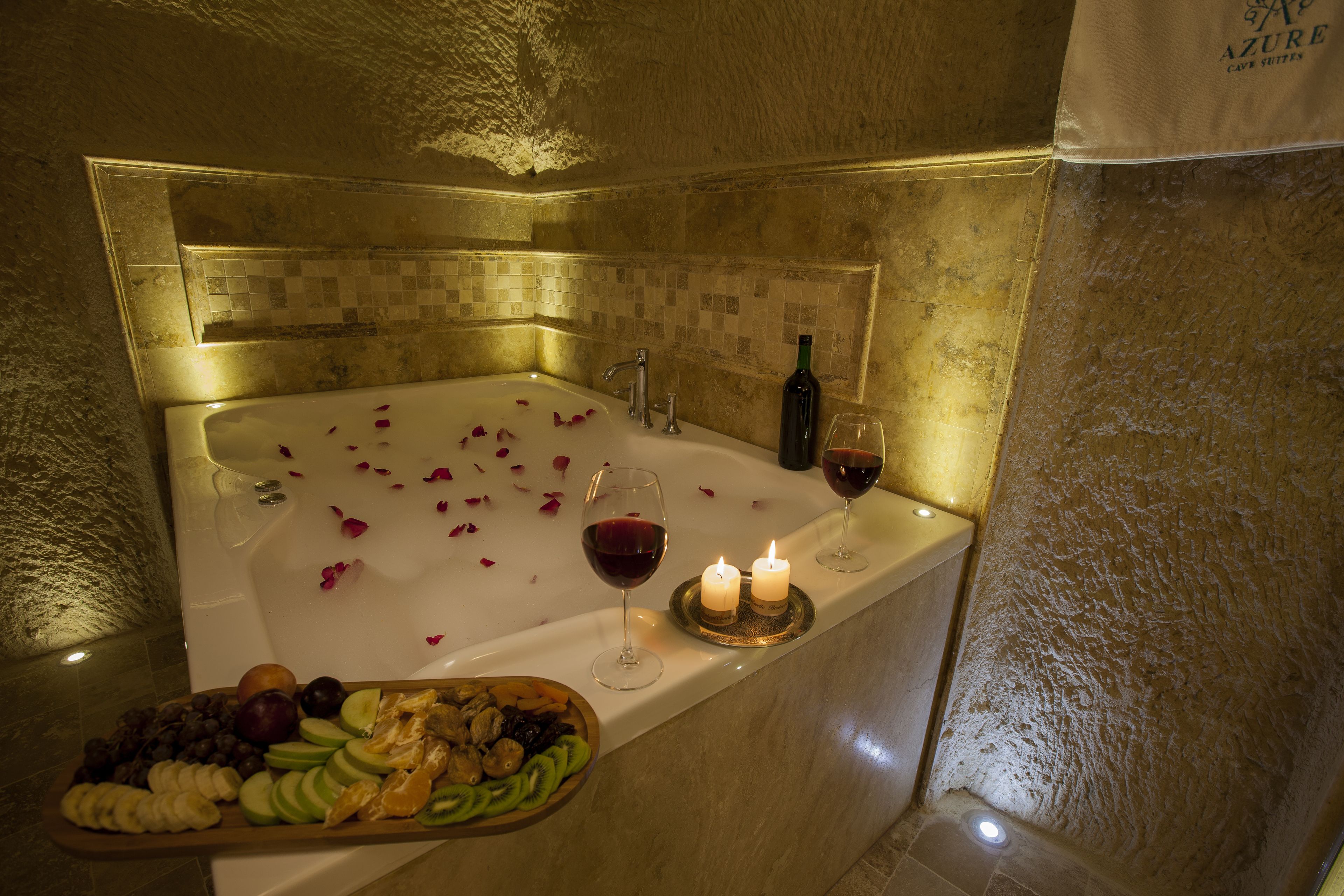 junior cave suite | jetted bathtub