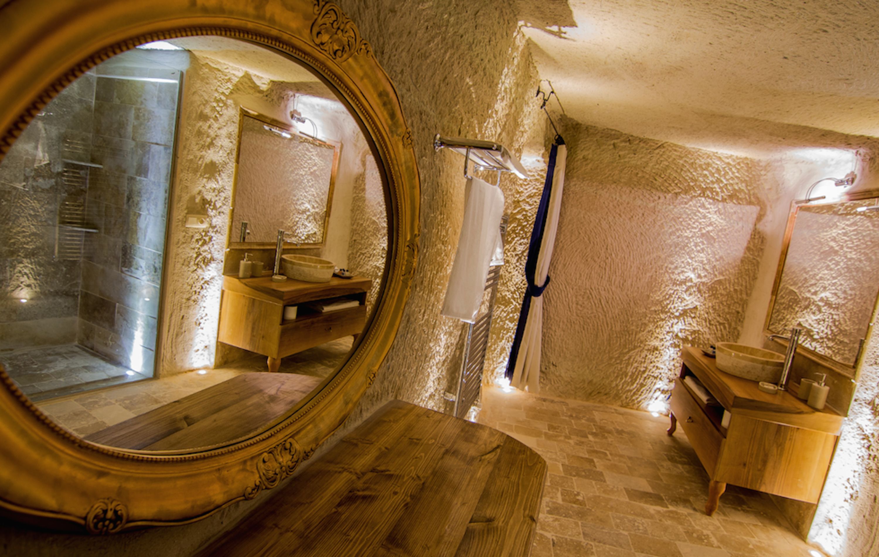 honeymoon suite (cave) | bathroom | free toiletries, hair dryer, slippers, towels