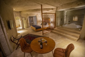 Royal-Suite (Turkish Hammam cave) | Hochwertige Bettwaren, Zimmersafe, individuell dekoriert