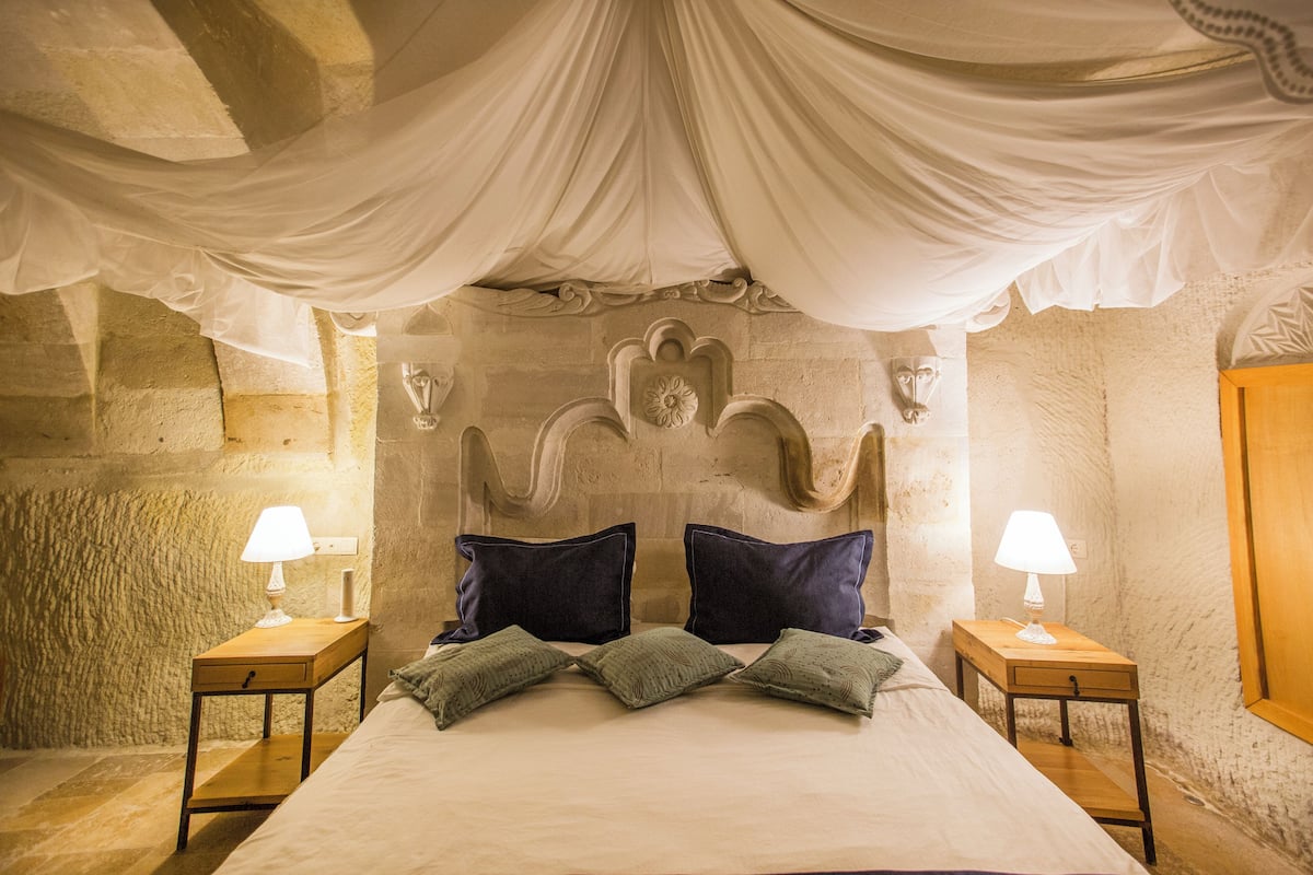 Deluxe Cave Suite | 1 bedroom, premium bedding, in-room safe, individually decorated