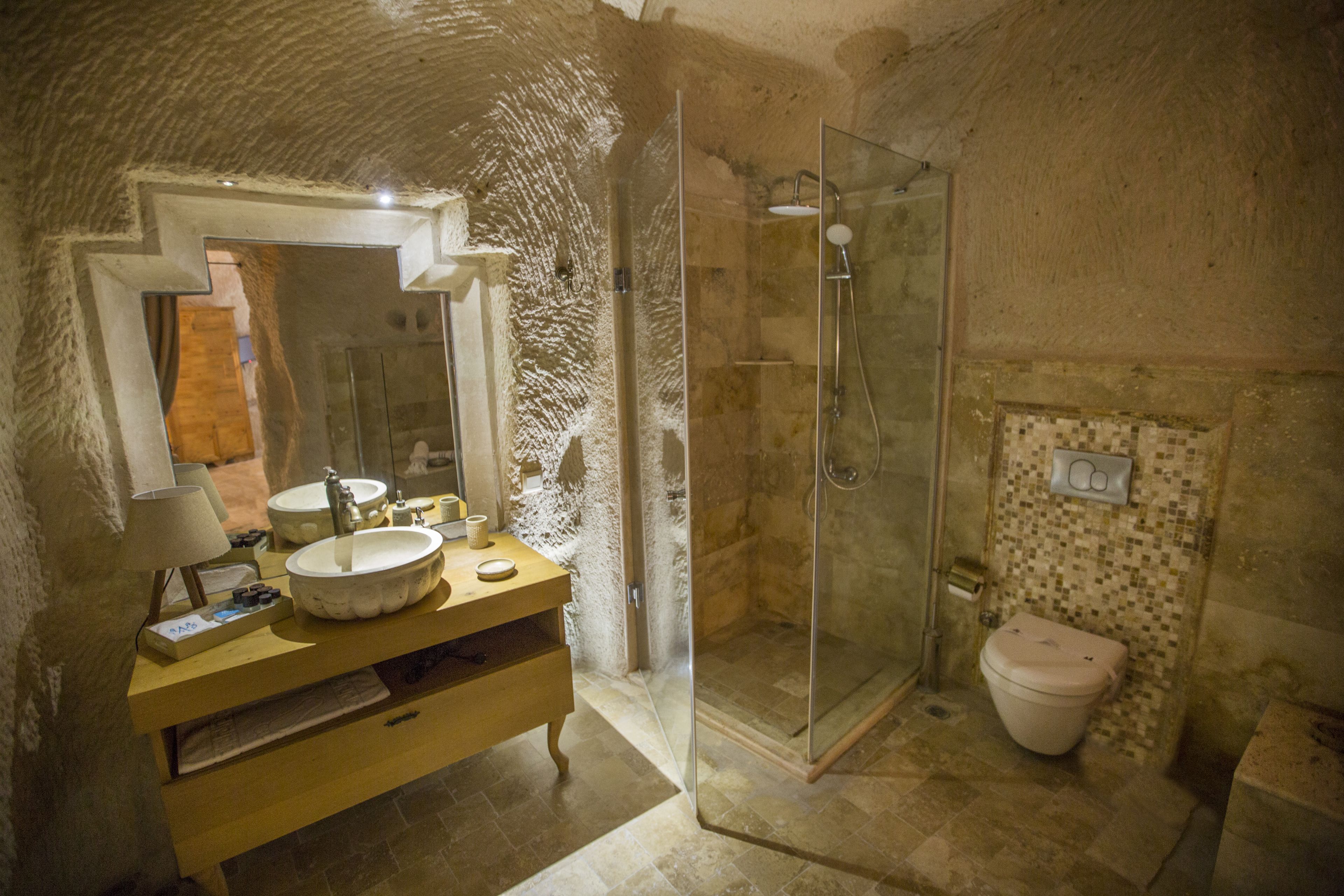 cave suite | bathroom shower