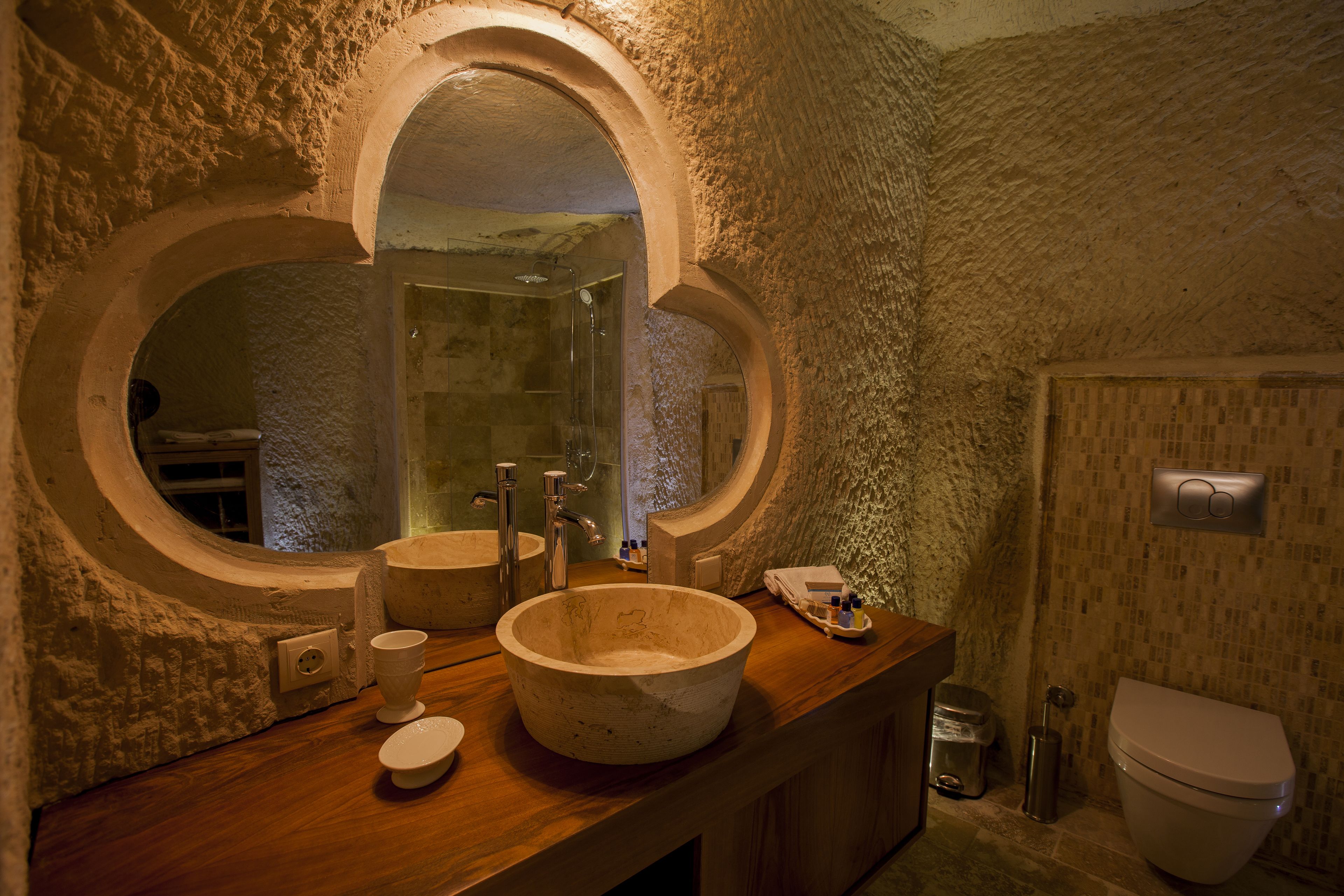 cave suite | bathroom | free toiletries, hair dryer, slippers, towels