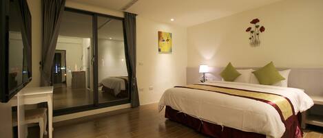 三人房 | 高級寢具、書桌、遮光窗簾/窗簾、隔音