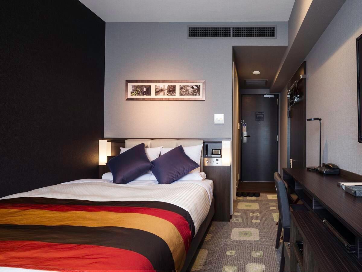 In-room safe, desk, laptop workspace, iron/ironing board