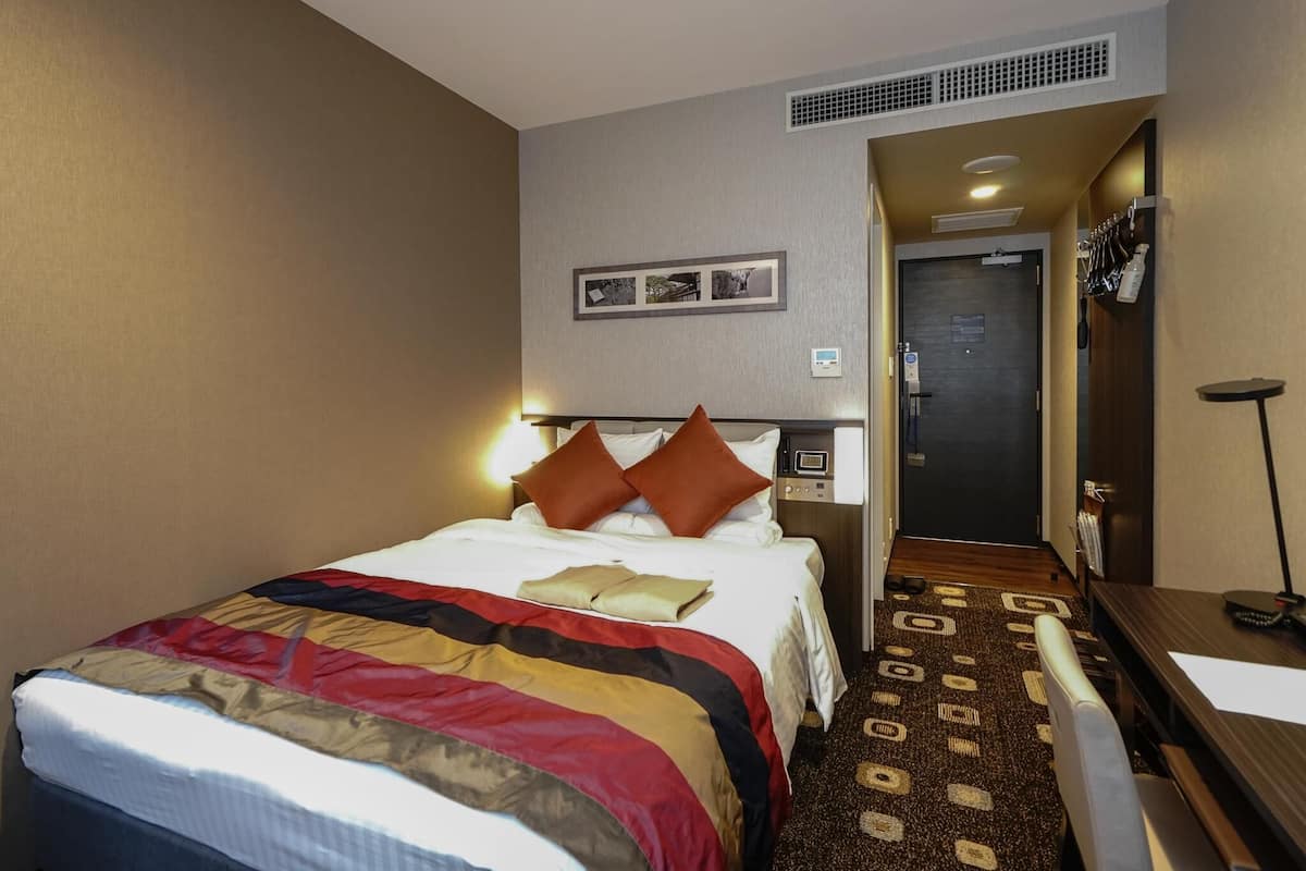 In-room safe, desk, laptop workspace, iron/ironing board