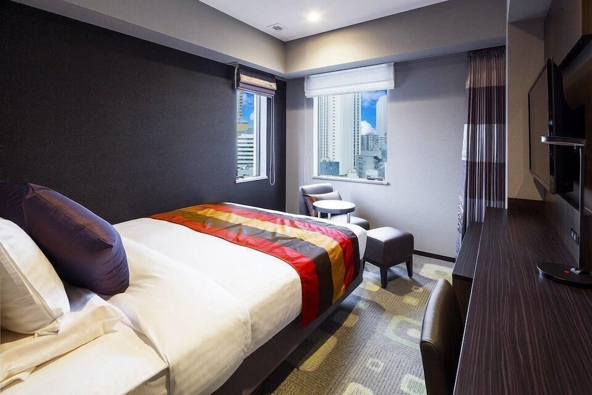 In-room safe, desk, laptop workspace, iron/ironing board